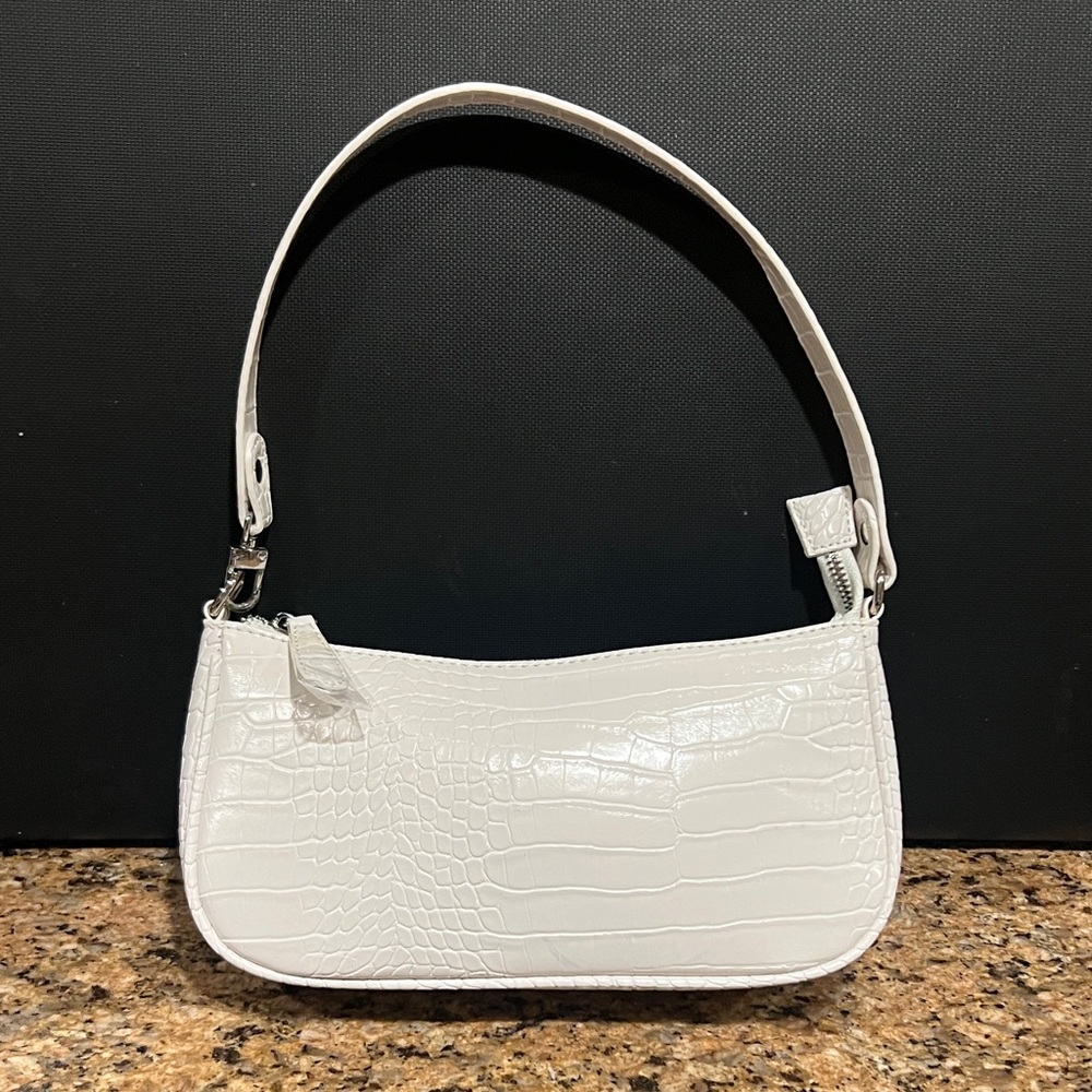 Chic White Crocodile-Pattern Shoulder Bag